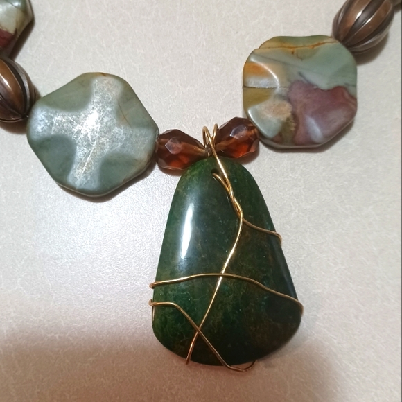 Artisan handcrafted Jasper and Jade statement necklace - Picture 4 of 8